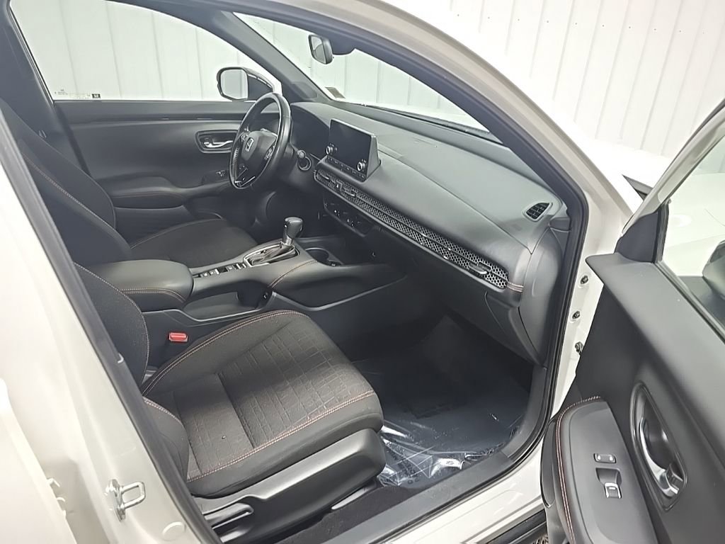 Used 2025 Honda HR-V Sport image 15