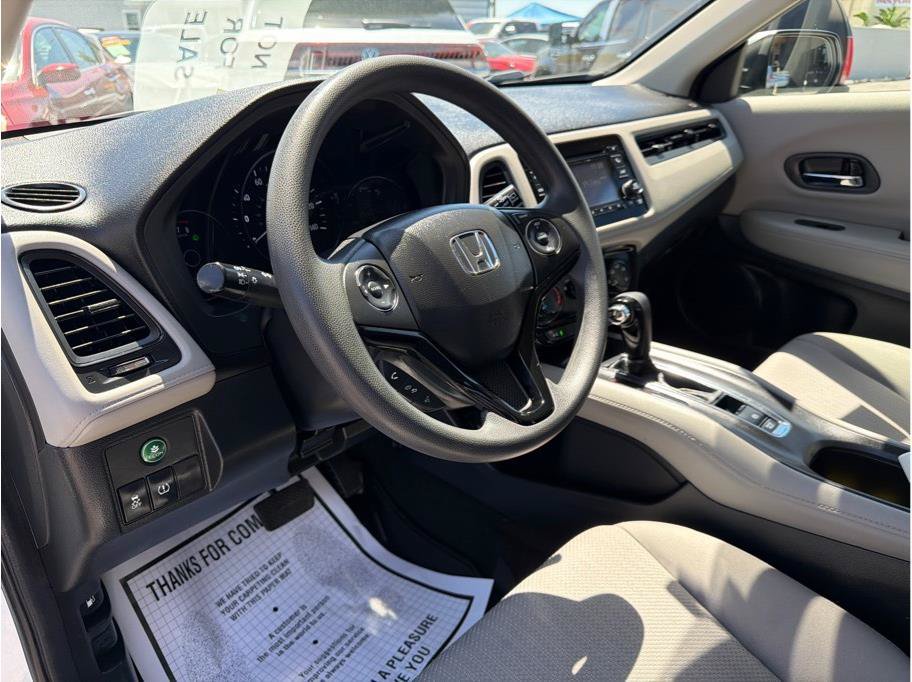 Used 2017 Honda HR-V LX image 5