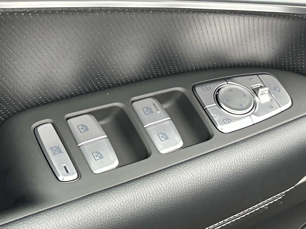 New 2026 Genesis G70 2.5T Prestige image 17