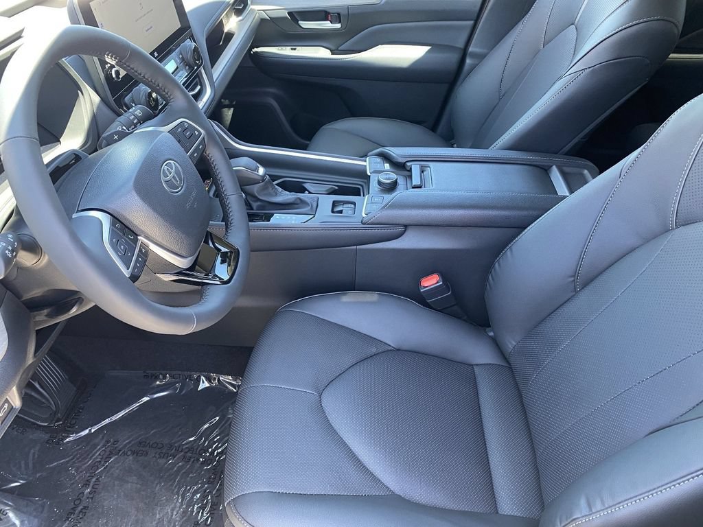 Used 2026 Toyota Grand Highlander AWD image 21