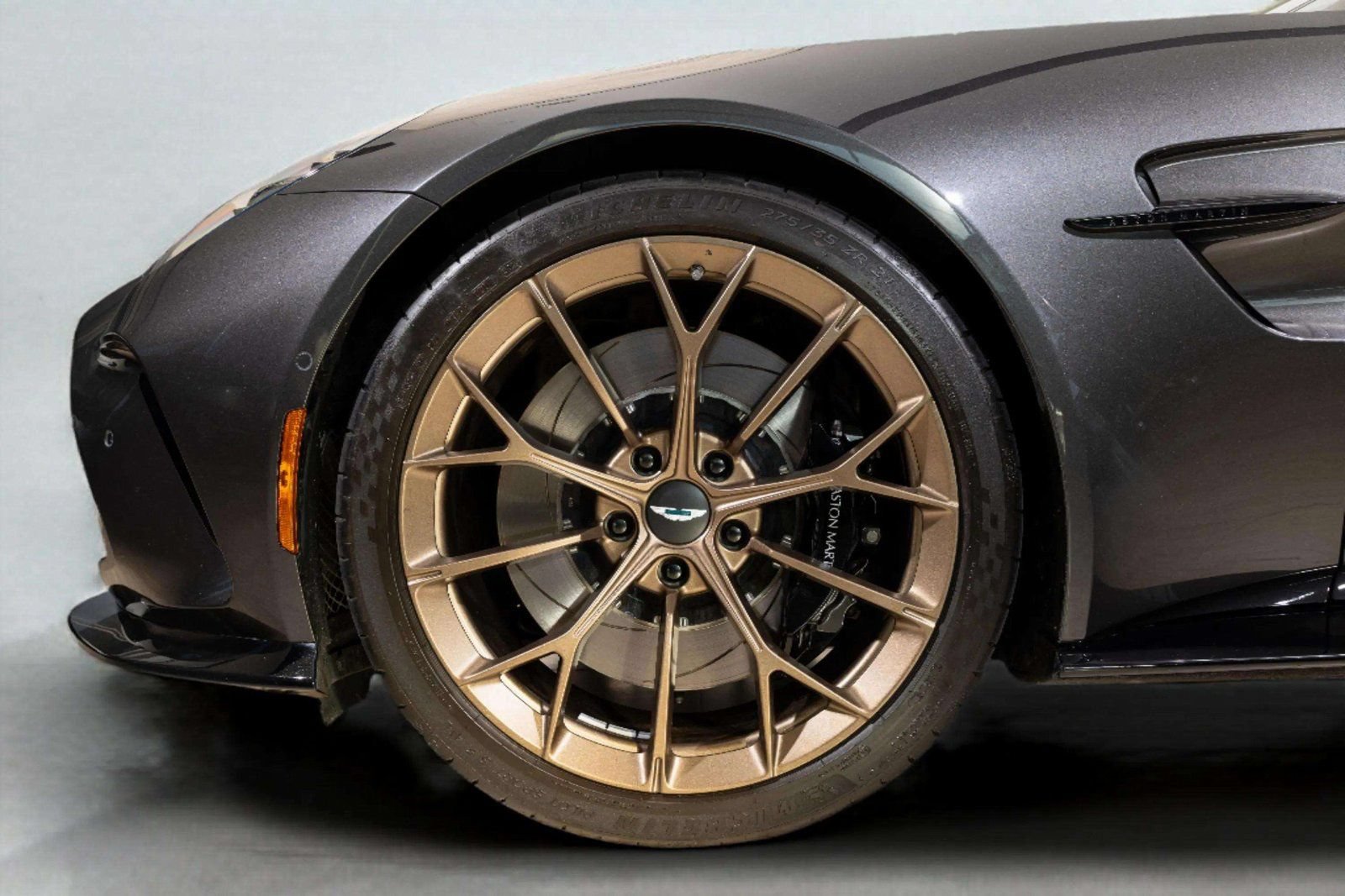 Used 2025 Aston Martin V8 Vantage Coupe RWD image 8