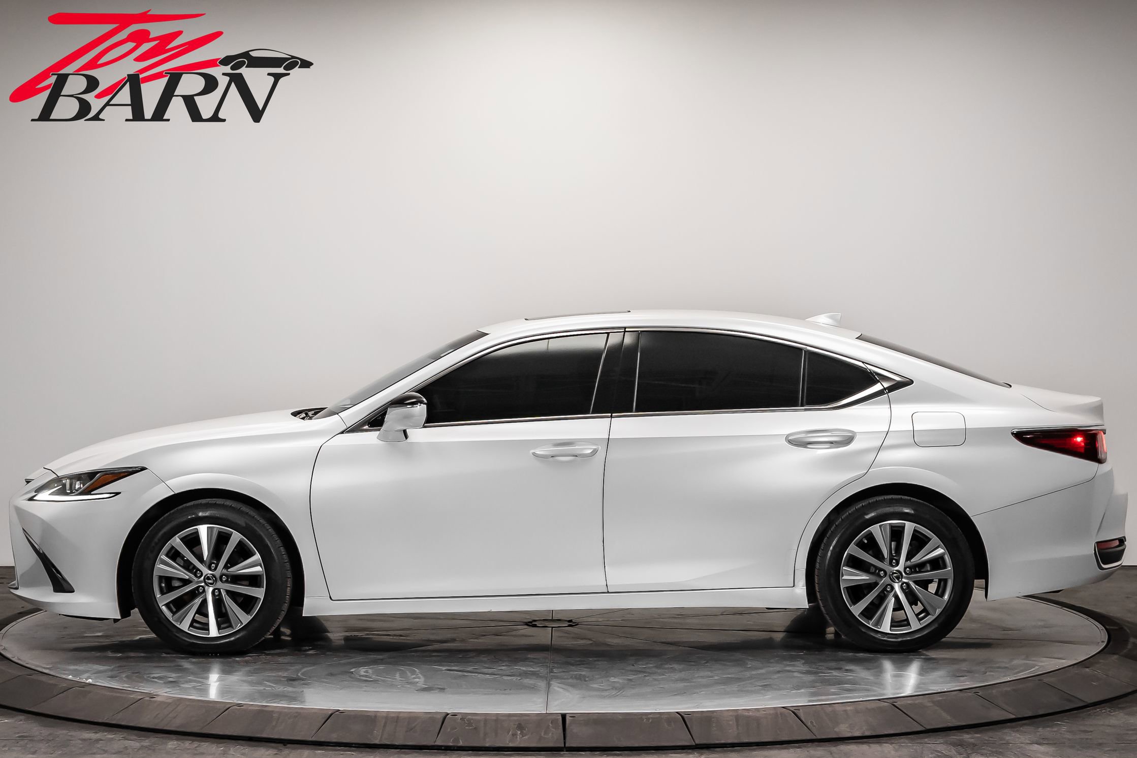 Used 2021 Lexus ES 250 image 2