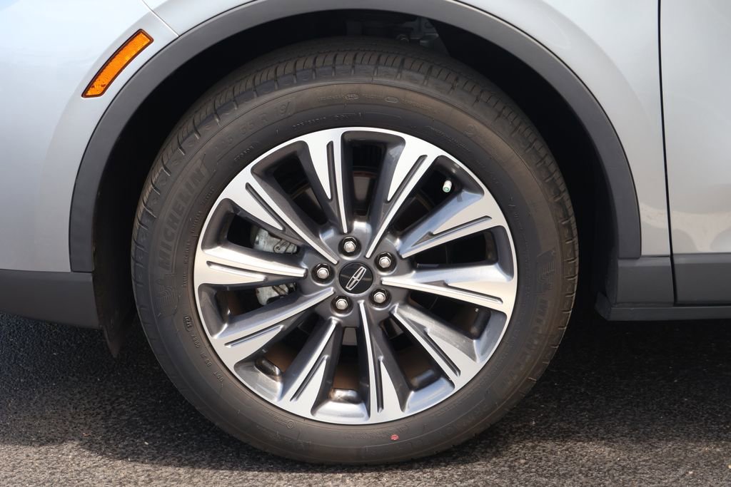 Used 2021 Lincoln Corsair Reserve w/ Elements Package FWD image 12