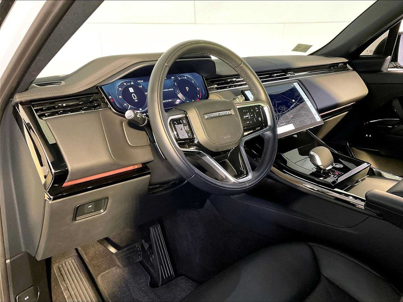 Used 2024 Land Rover Range Rover Sport SE AWD/4WD image 4