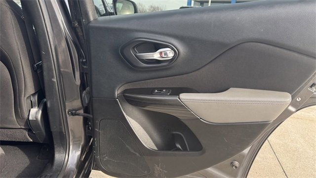 Used 2014 Jeep Cherokee Latitude w/ Comfort/Convenience Group image 11