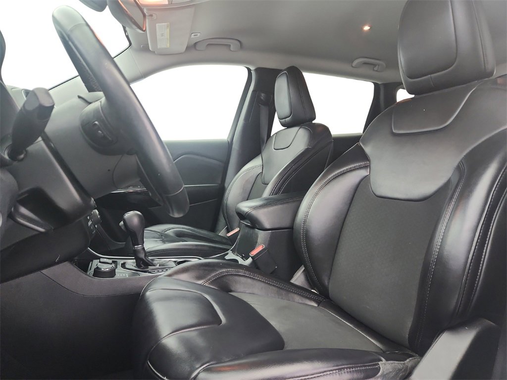 Used 2019 Jeep Cherokee Latitude Plus image 11