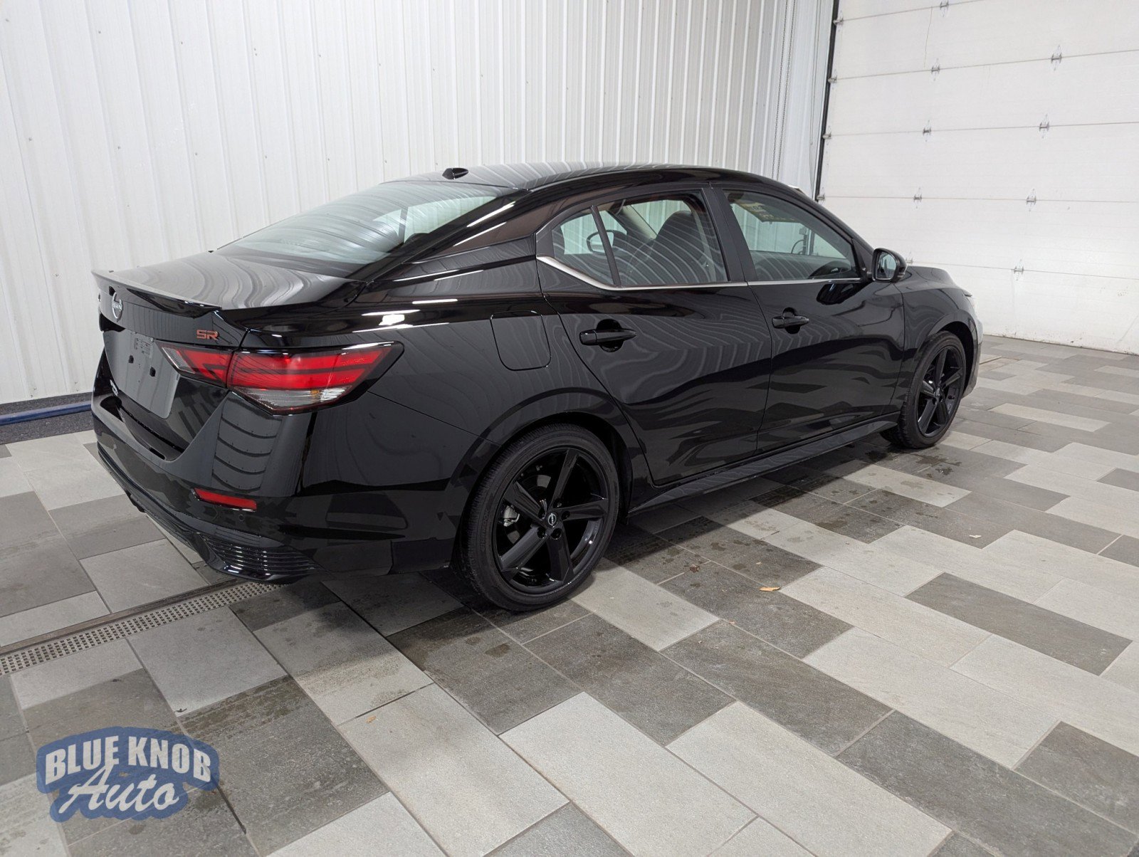 Used 2025 Nissan Sentra SR w/ SR Premium Package image 4