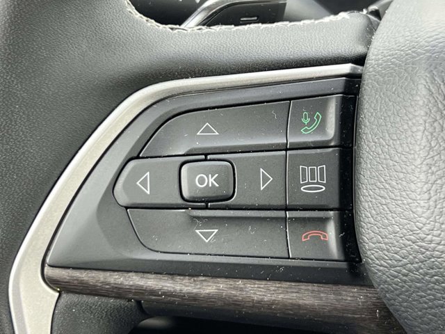 Certified 2023 Jeep Grand Cherokee Limited w/ Luxury Tech Group II image 20