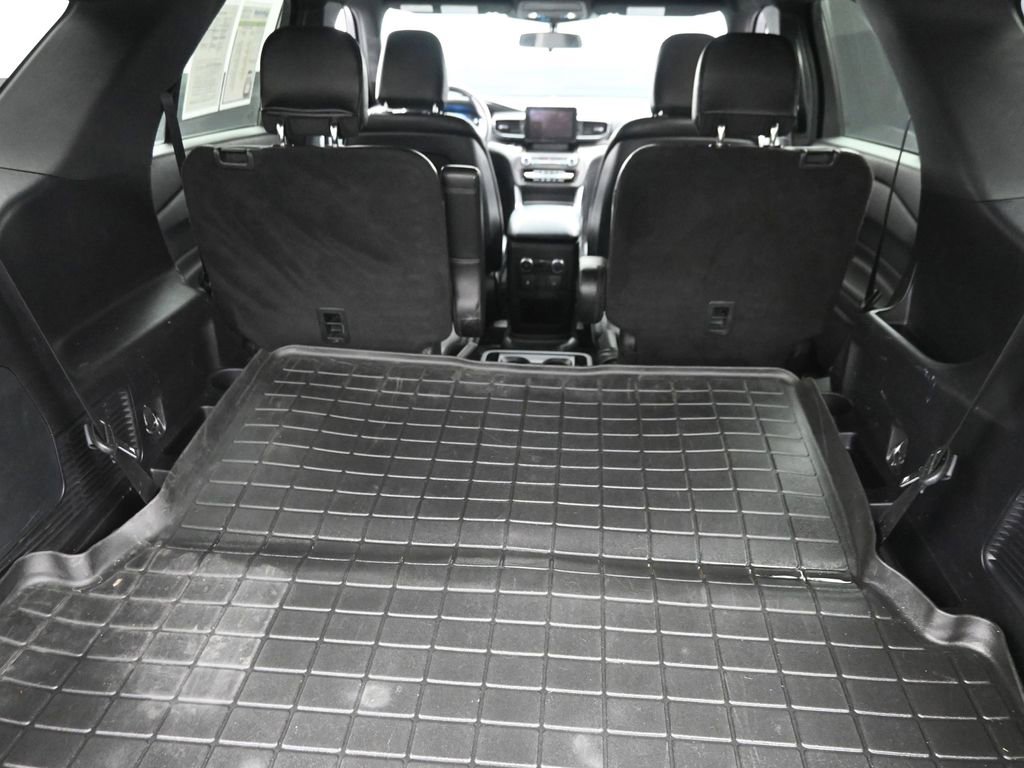 Used 2020 Ford Explorer XLT w/ Equipment Group 202A image 10