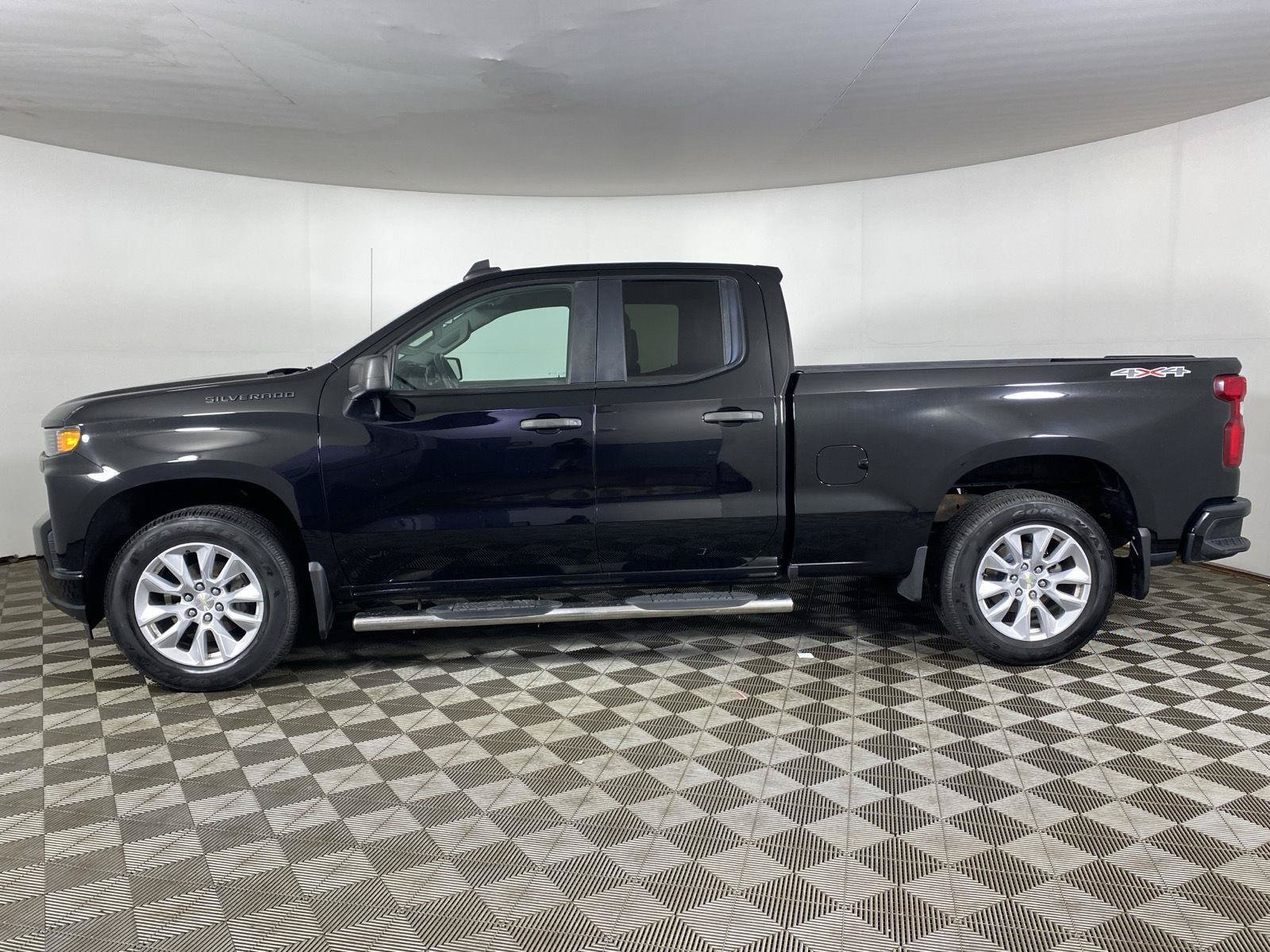 Used 2019 Chevrolet Silverado 1500 Custom w/ Custom Value Package AWD/4WD image 4