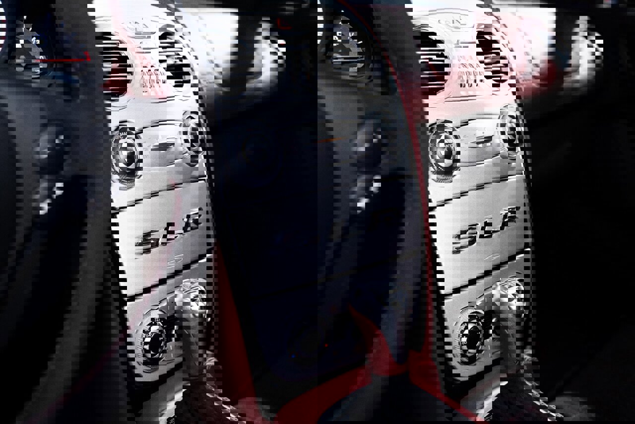 Used 2005 Mercedes-Benz SLR image 12