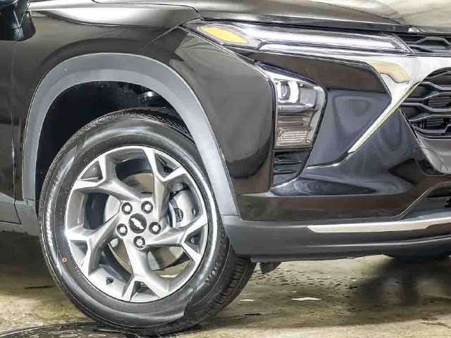 New 2026 Chevrolet Trax LT w/ LT Convenience Package FWD image 4