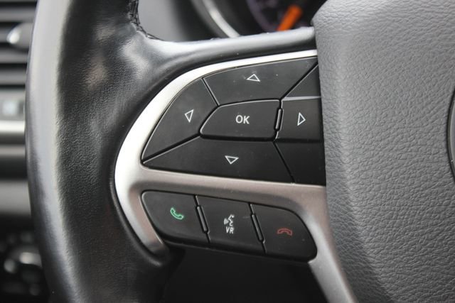 Used 2020 Jeep Grand Cherokee Altitude AWD/4WD image 14