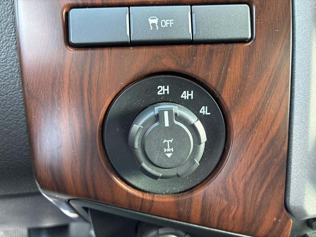 Used 2013 Ford F350 Lariat w/ Camper Pkg image 12