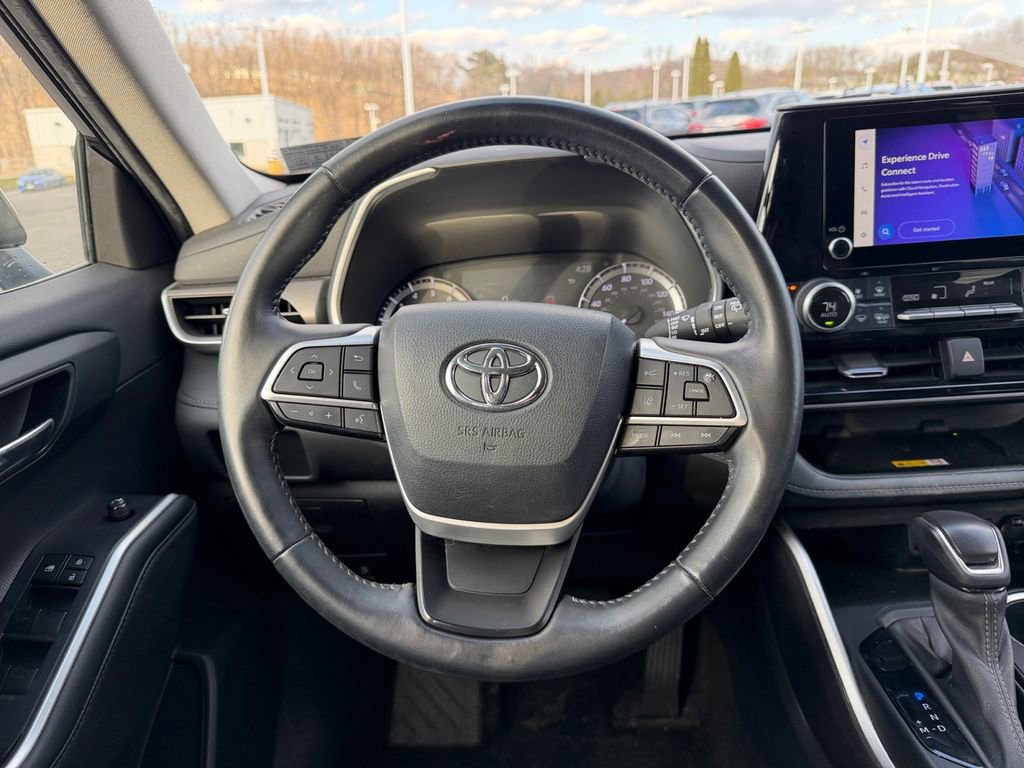 Used 2023 Toyota Highlander XLE image 15