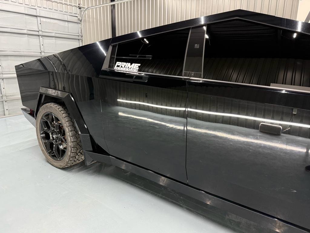 Used 2024 Tesla Cybertruck AWD Crew Cab image 13