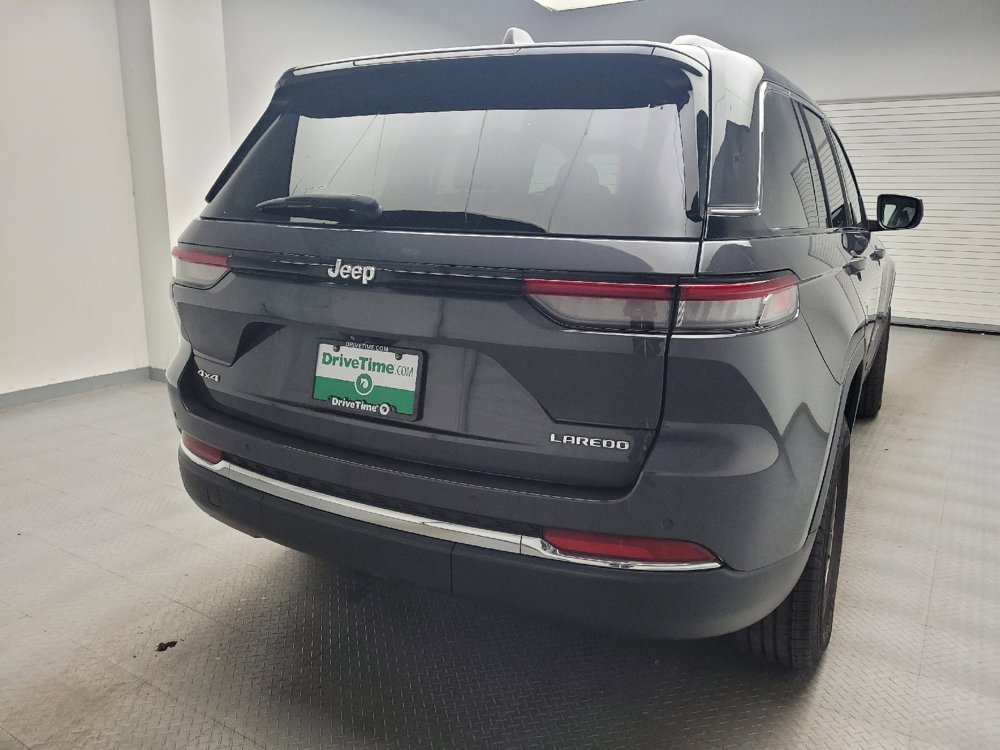 Used 2023 Jeep Grand Cherokee Laredo AWD/4WD image 7