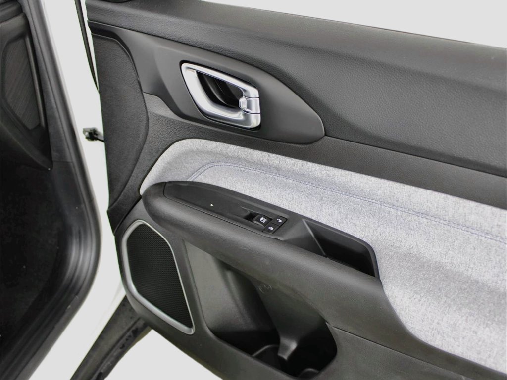 New 2025 Jeep Compass Latitude AWD/4WD image 34