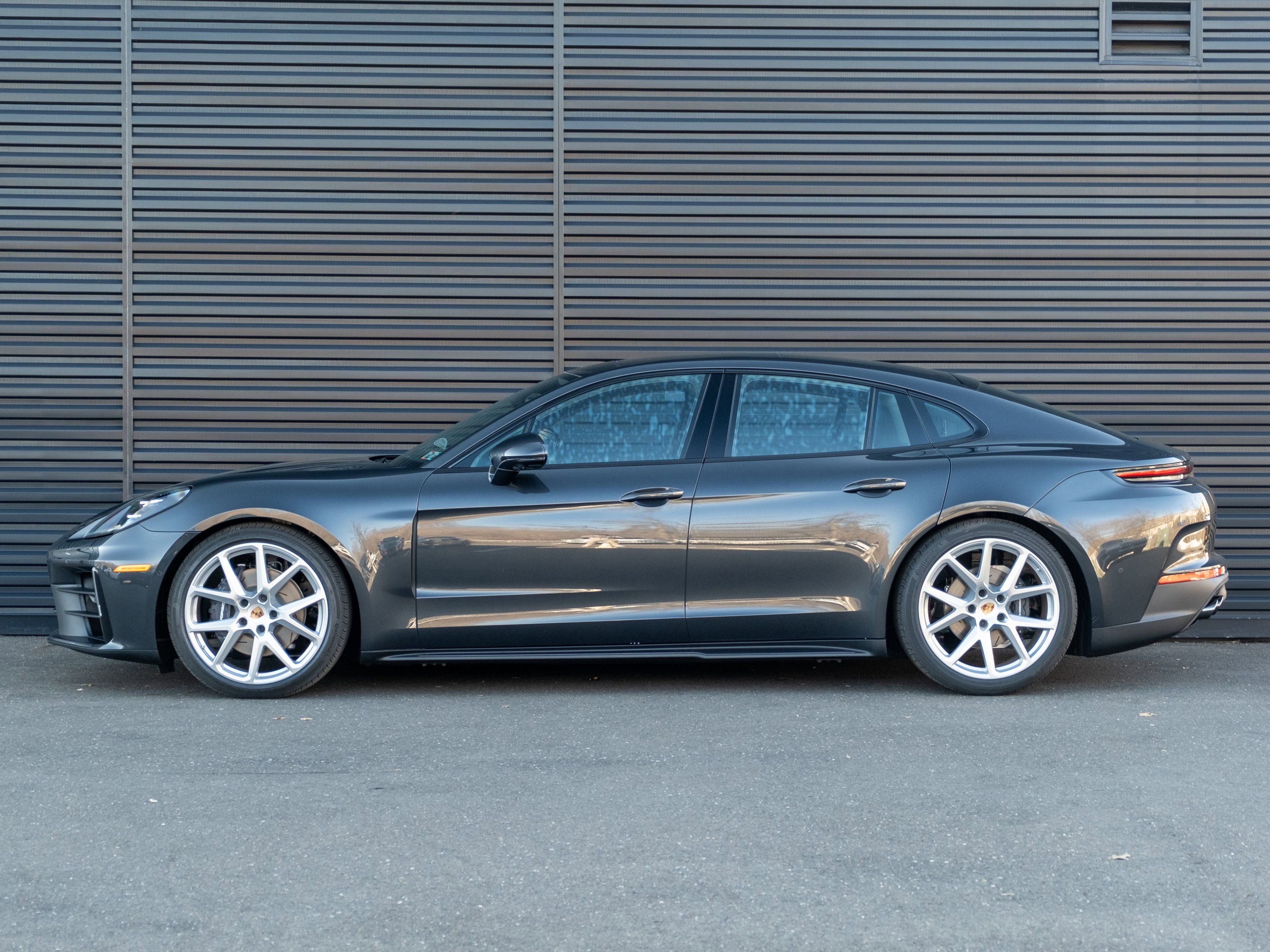 New 2026 Porsche Panamera 4 image 2