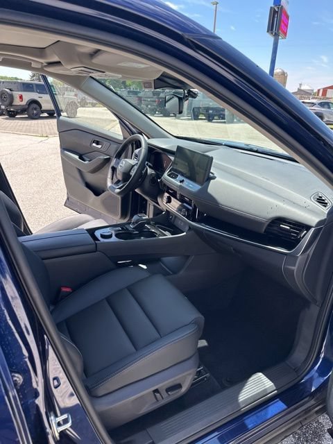 Used 2025 Nissan Rogue SL w/ Tech Package AWD/4WD image 15