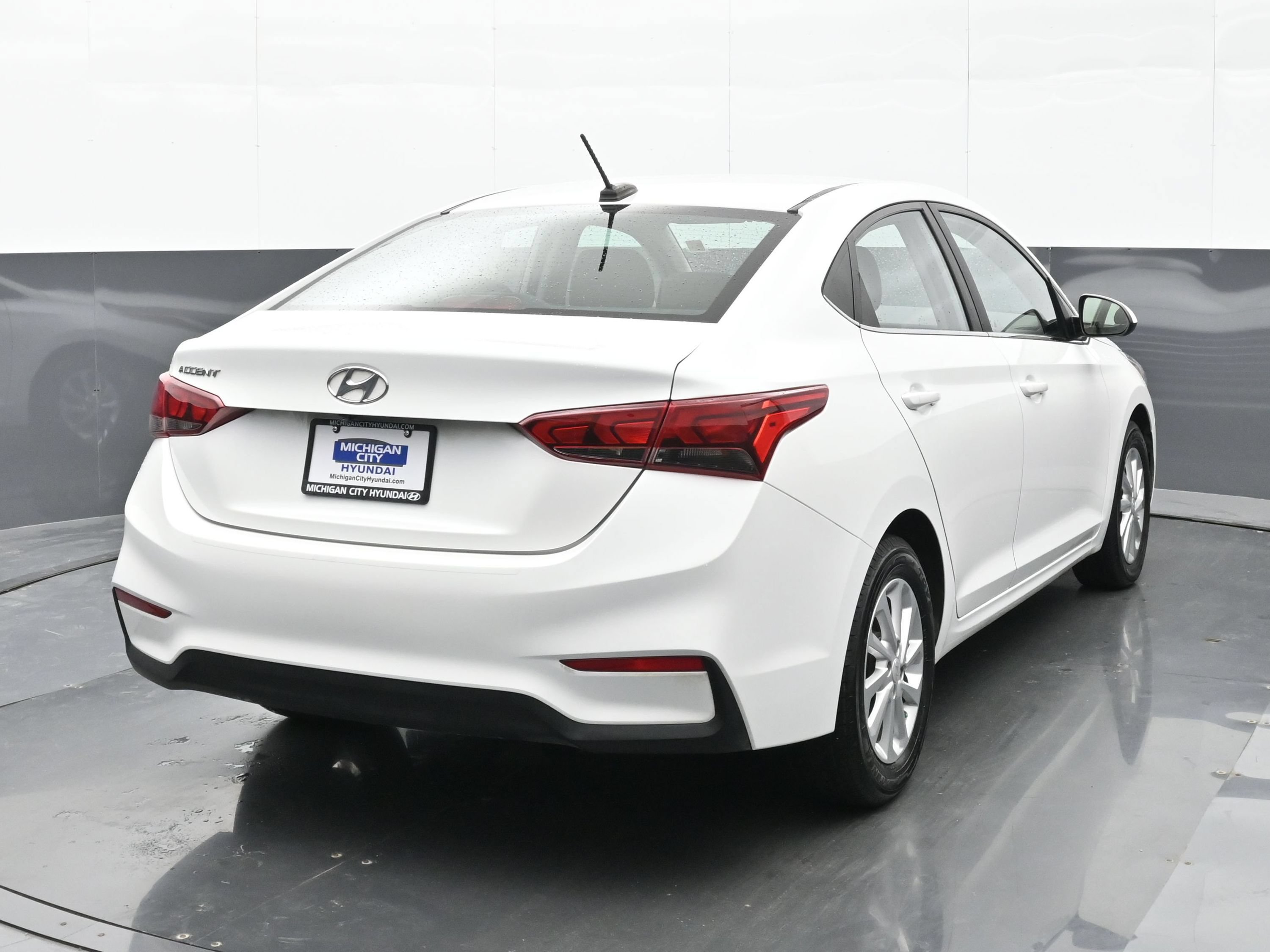 Used 2022 Hyundai Accent SEL FWD image 4