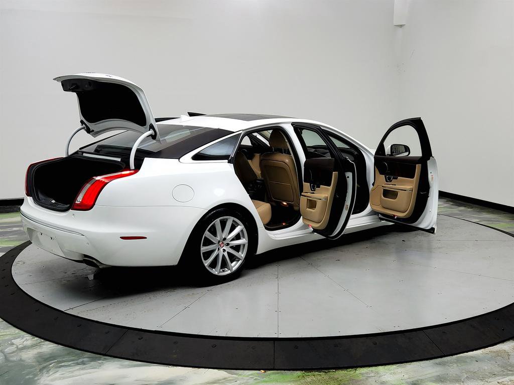 Used 2015 Jaguar XJ RWD image 11