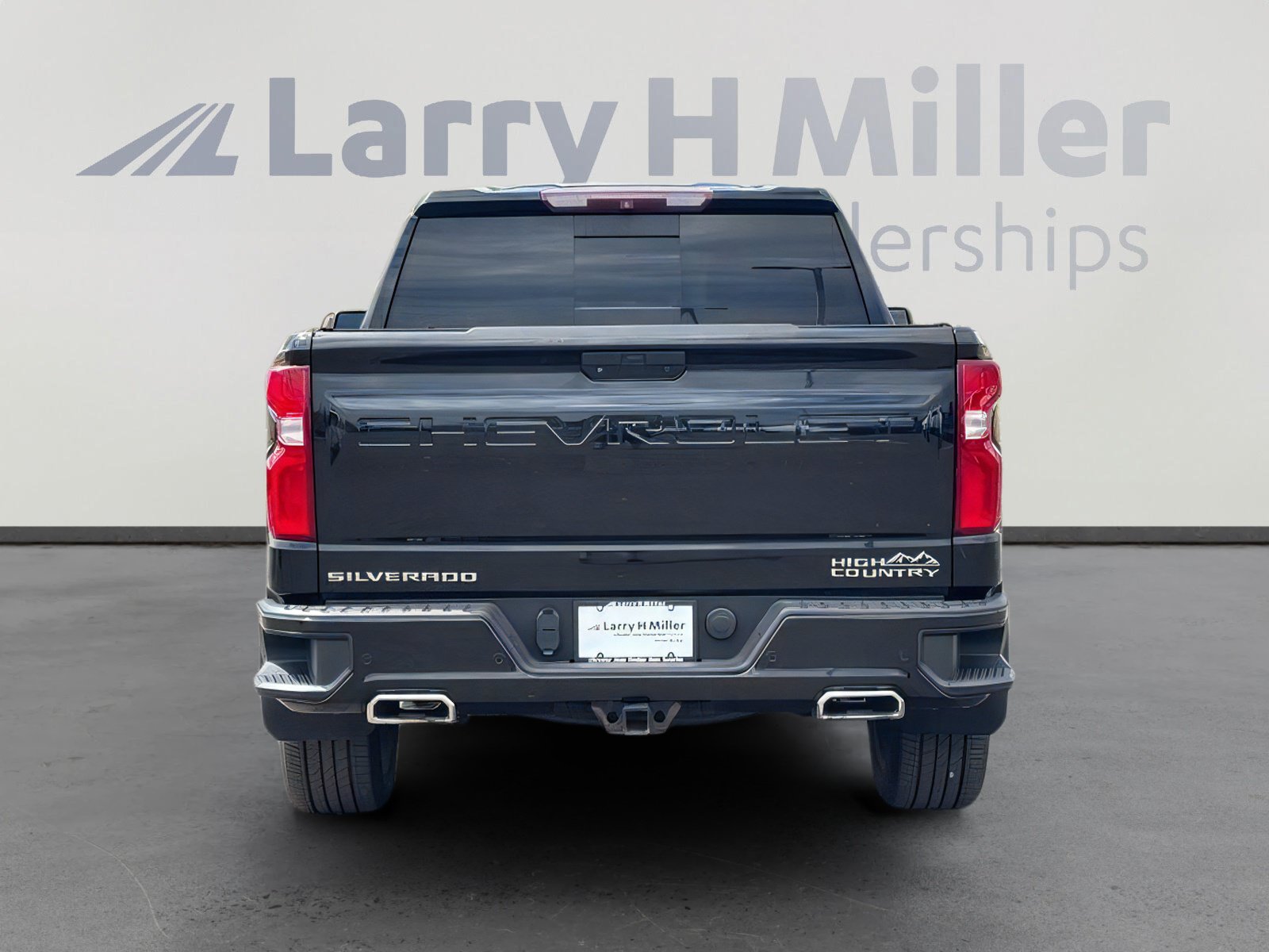 Used 2019 Chevrolet Silverado 1500 High Country w/ Technology Package AWD/4WD image 5
