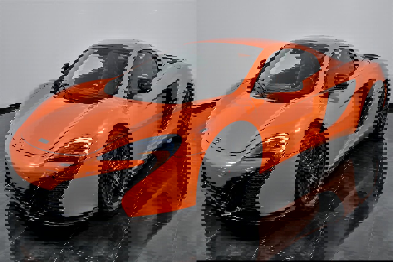 Used 2015 McLaren 650S Spider image 6