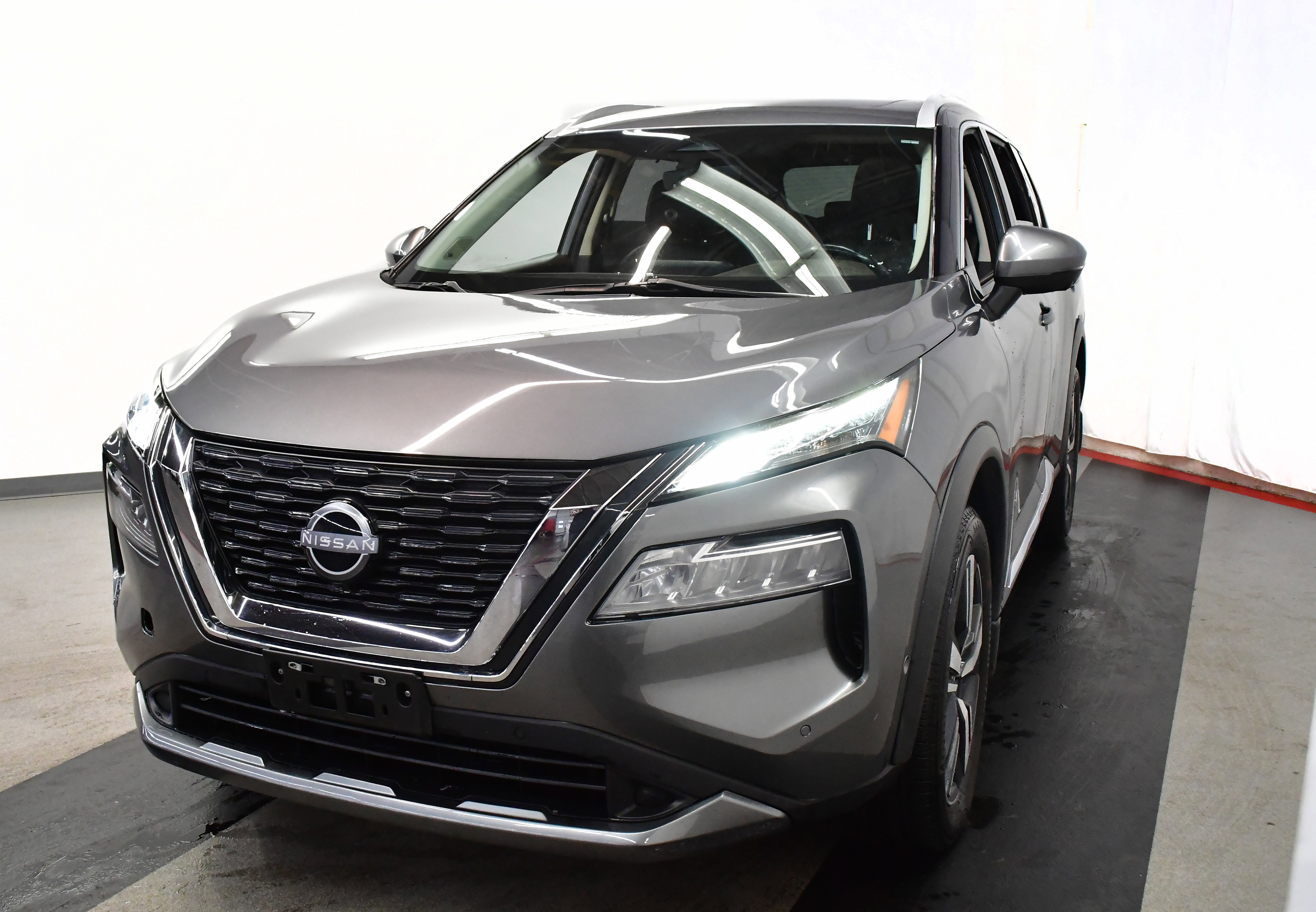 Used 2023 Nissan Rogue SL w/ SL Premium Package image 4