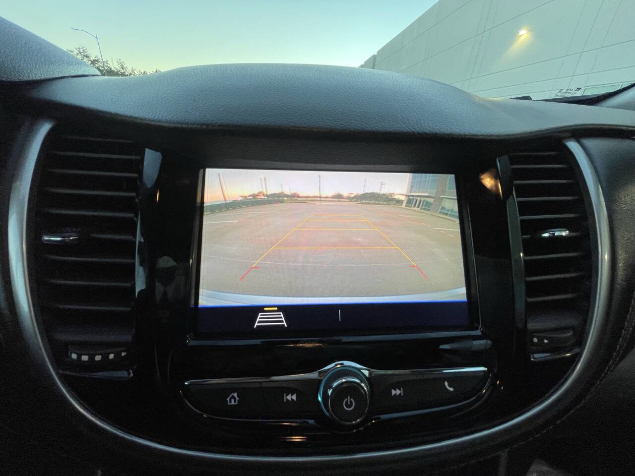 Used 2022 Chevrolet Trax LT w/ LT Convenience Package image 23