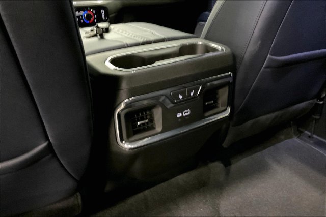 Used 2024 Chevrolet Silverado 1500 High Country w/ Technology Package AWD/4WD image 35