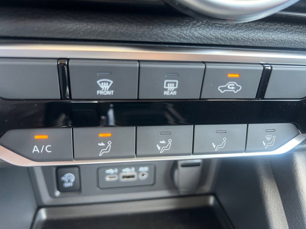 New 2025 Nissan Sentra SV image 4