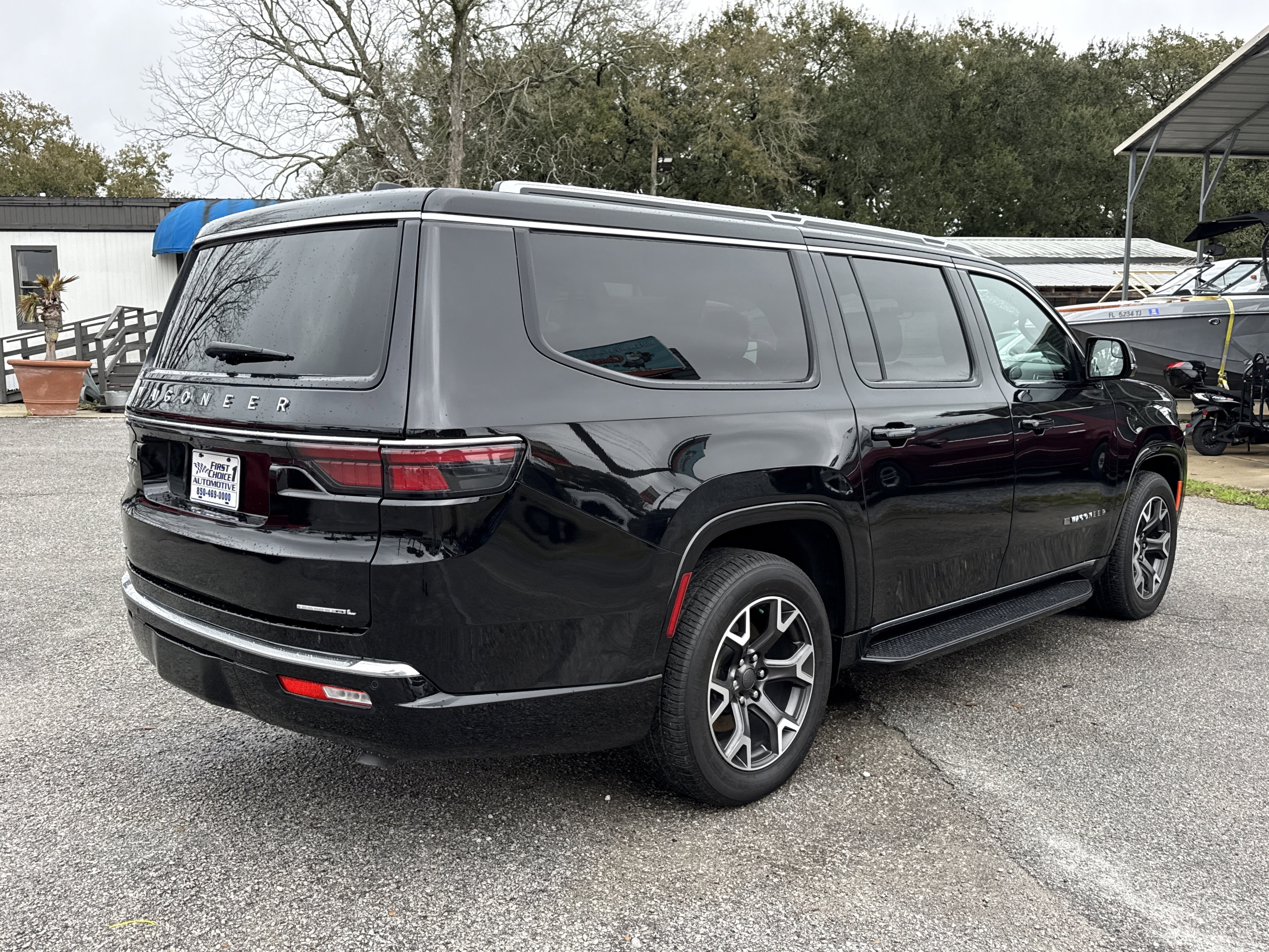 Used 2023 Jeep Wagoneer L Series III w/ Preferred Equipment Group image 5