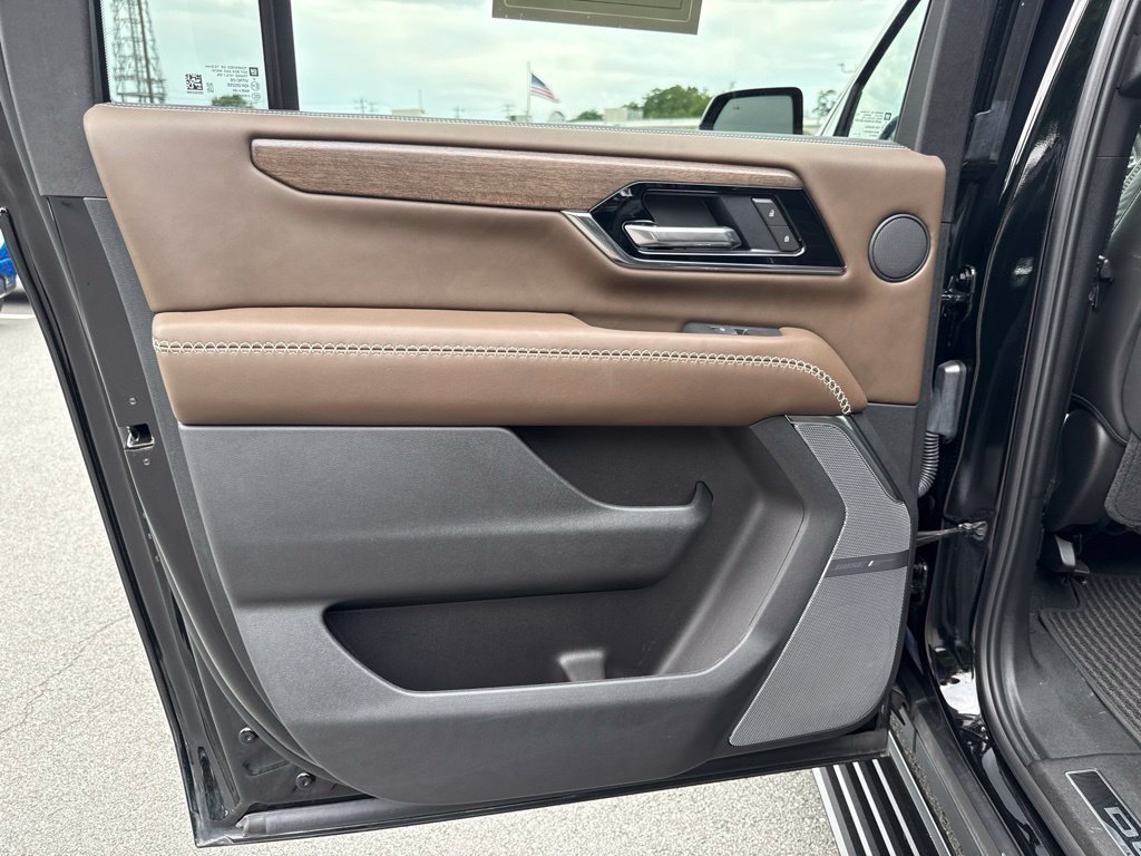 Used 2025 GMC Yukon XL Denali Ultimate AWD/4WD image 48