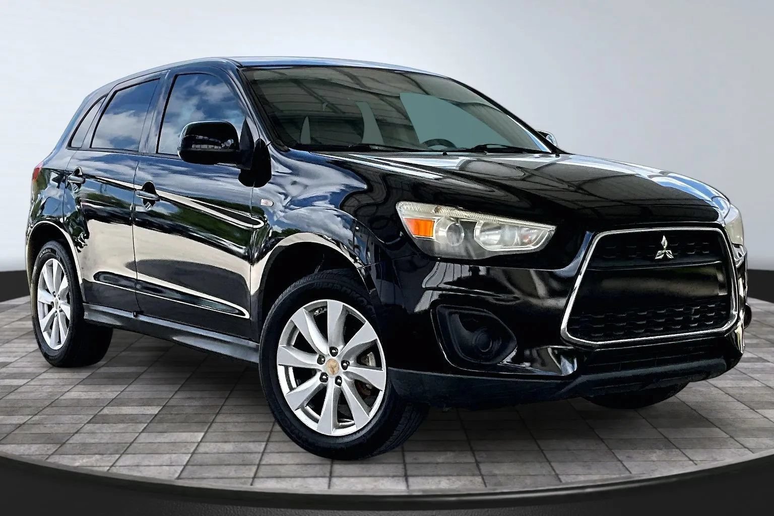 Used 2014 Mitsubishi Outlander Sport ES FWD image 3