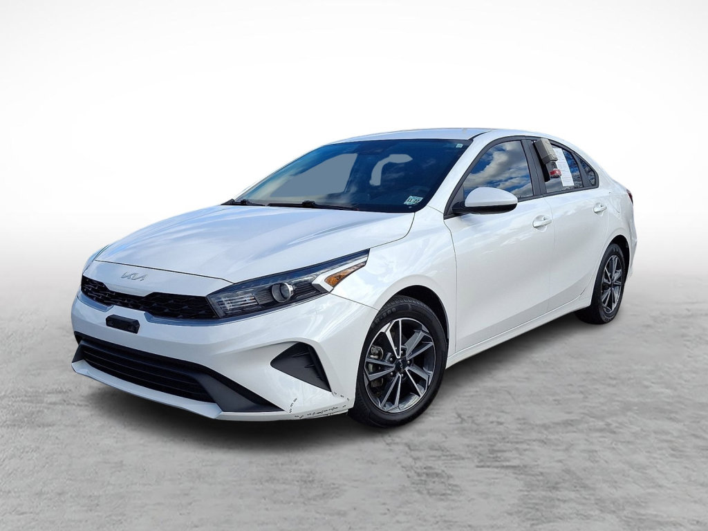 Used 2023 Kia Forte LXS image 1