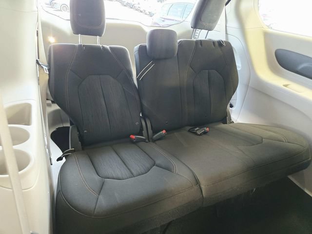 Used 2019 Chrysler Pacifica Touring Plus w/ Advanced Safetytec Group FWD image 12