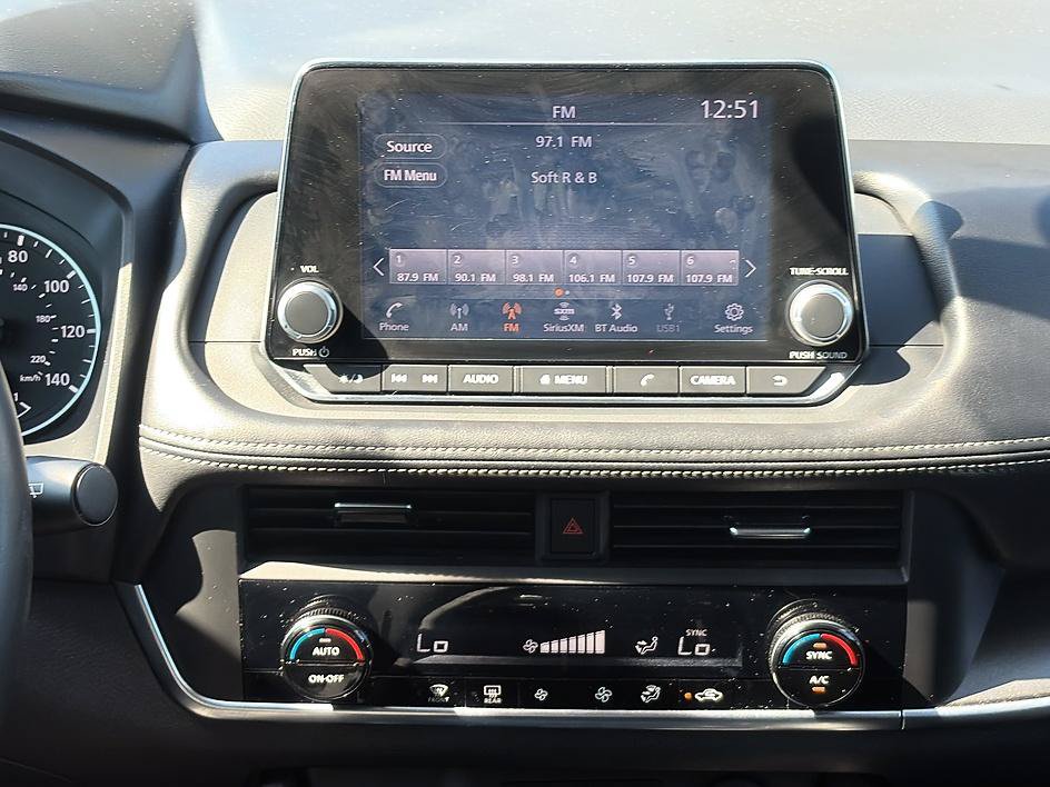 Certified 2025 Nissan Rogue SV FWD image 32