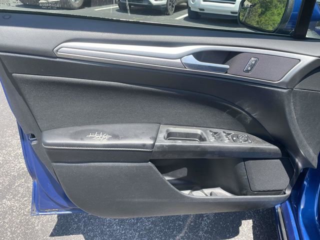 Used 2018 Ford Fusion SE w/ Fusion SE Technology Package FWD image 17