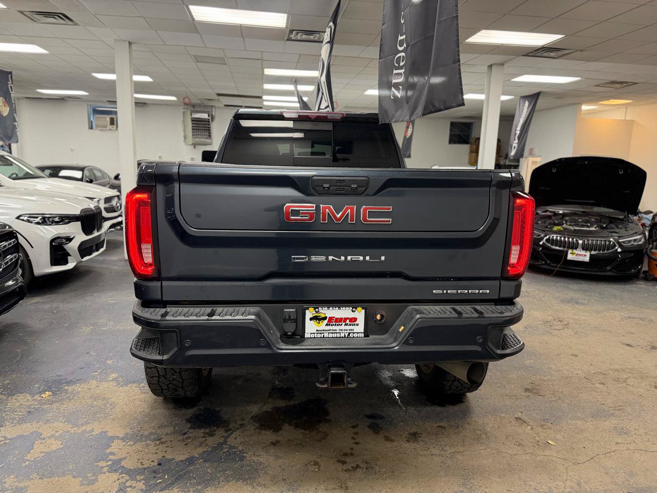 Used 2022 GMC Sierra 3500 Denali w/ Denali Ultimate Package AWD/4WD image 8