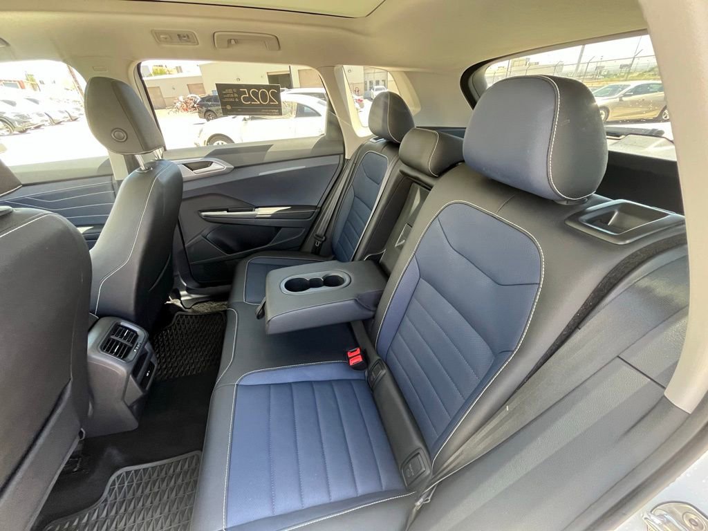 Certified 2025 Volkswagen Taos SEL AWD/4WD image 11