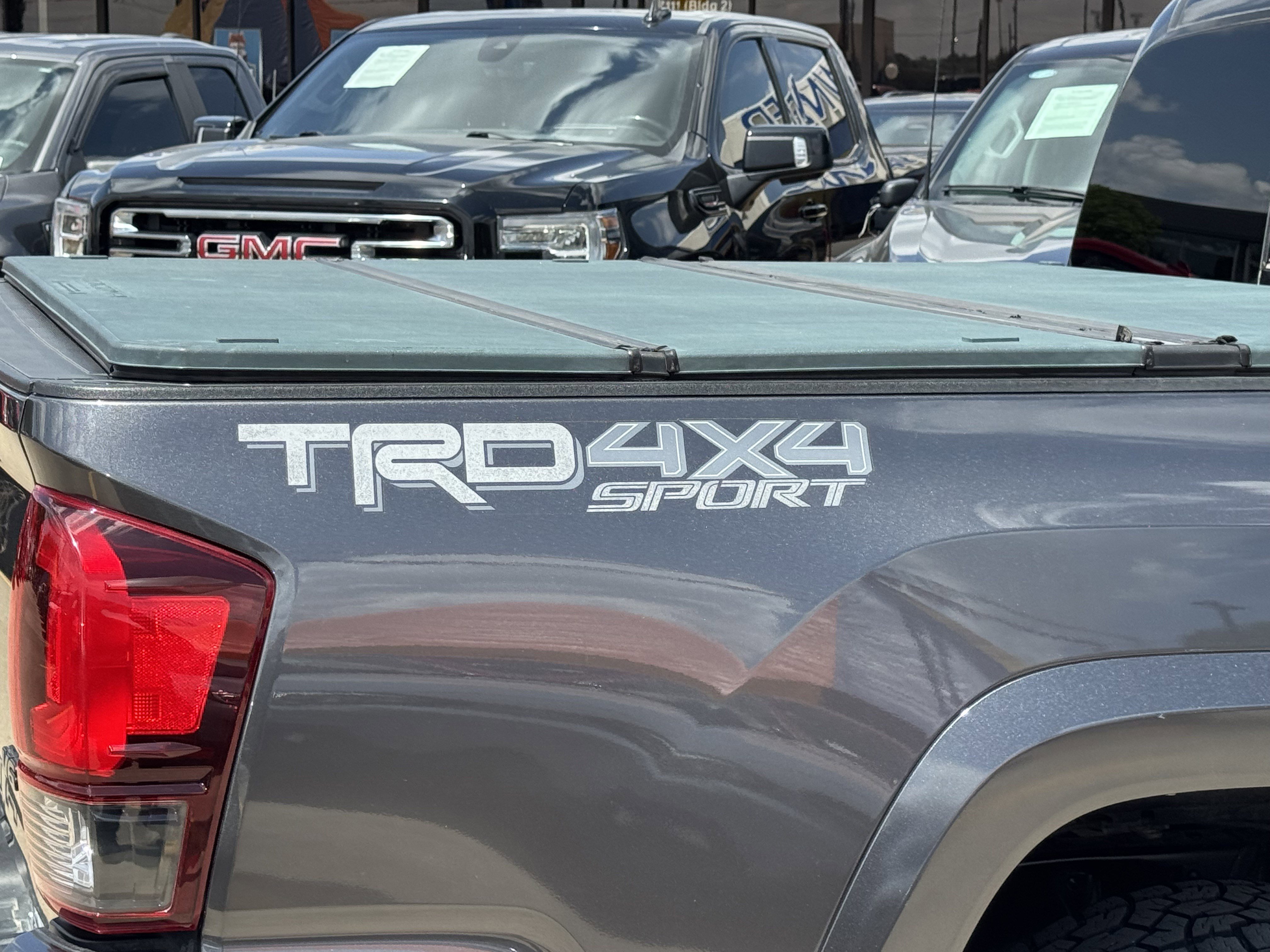 Used 2019 Toyota Tacoma TRD Sport image 8