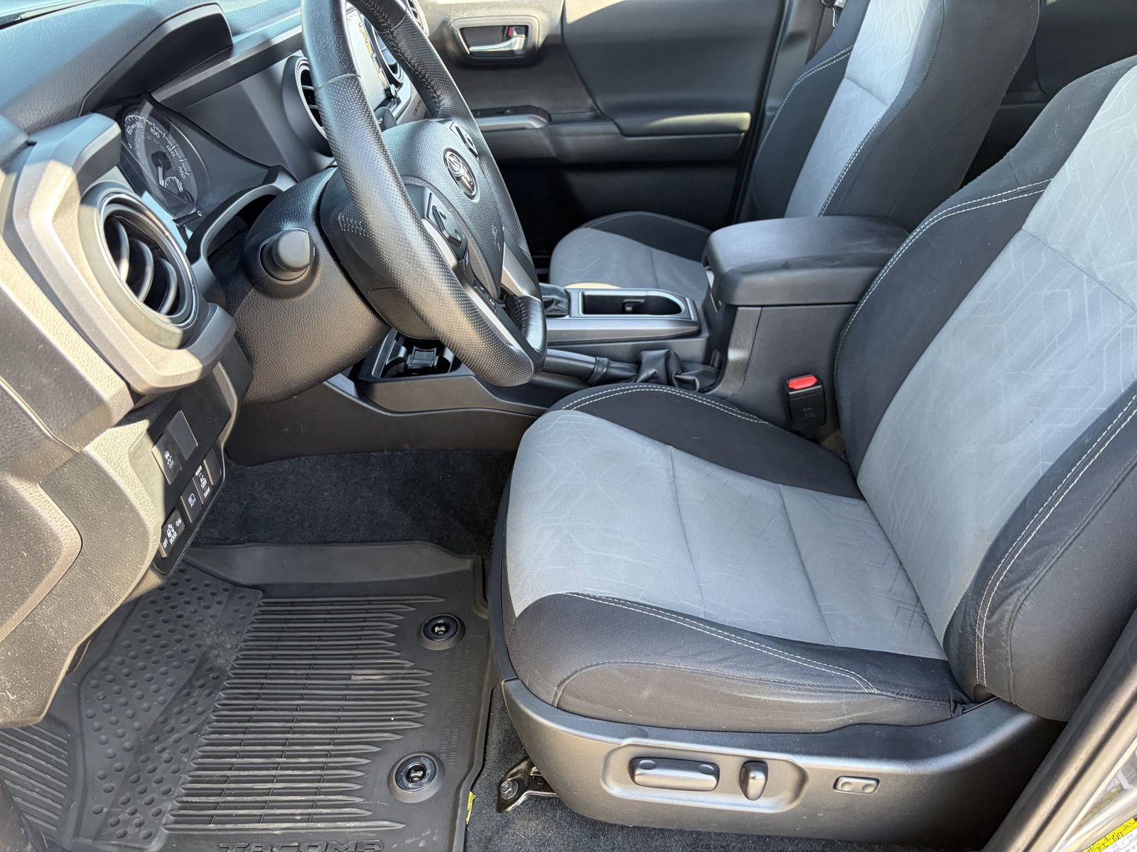 Used 2021 Toyota Tacoma TRD Off-Road w/ Technology Package AWD/4WD image 20