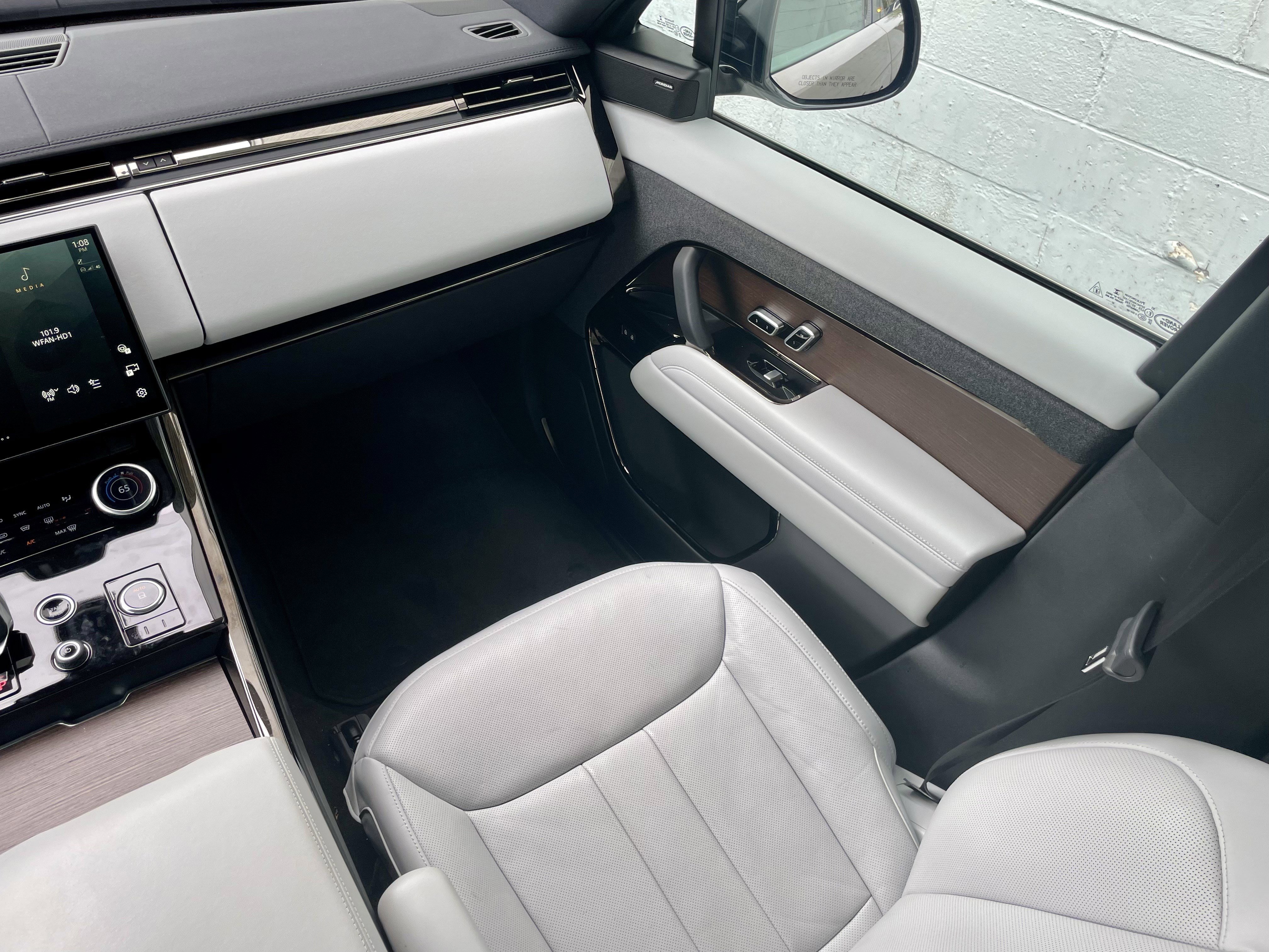 Used 2023 Land Rover Range Rover Sport SE AWD/4WD image 18