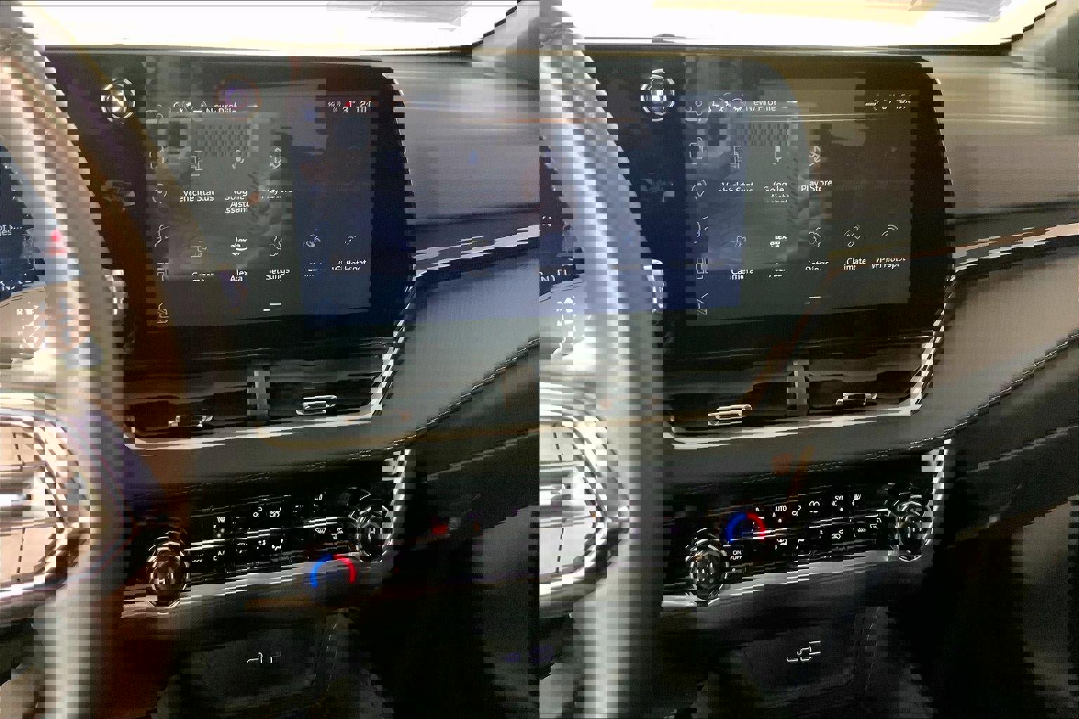 Used 2025 Chevrolet Equinox LT w/ Convenience Package II image 6