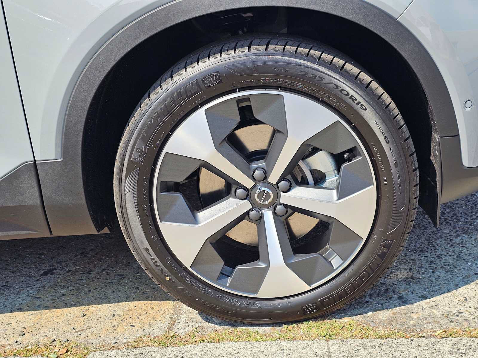 New 2026 Volvo XC40 B5 Plus w/ Protection Package Premier AWD/4WD image 8