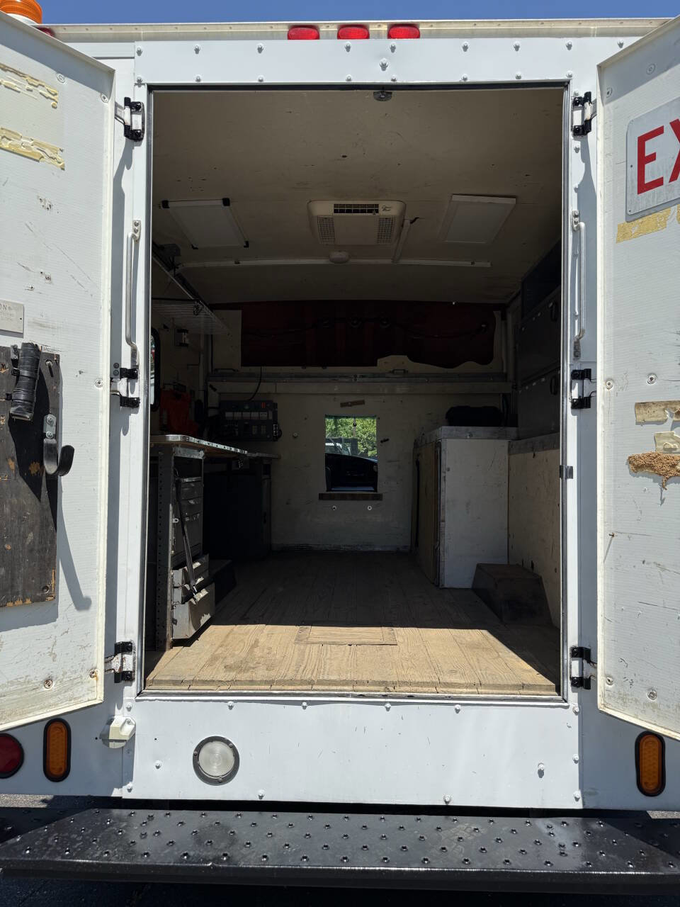 Used 2008 Ford E-350 and Econoline 350 Super Duty image 8