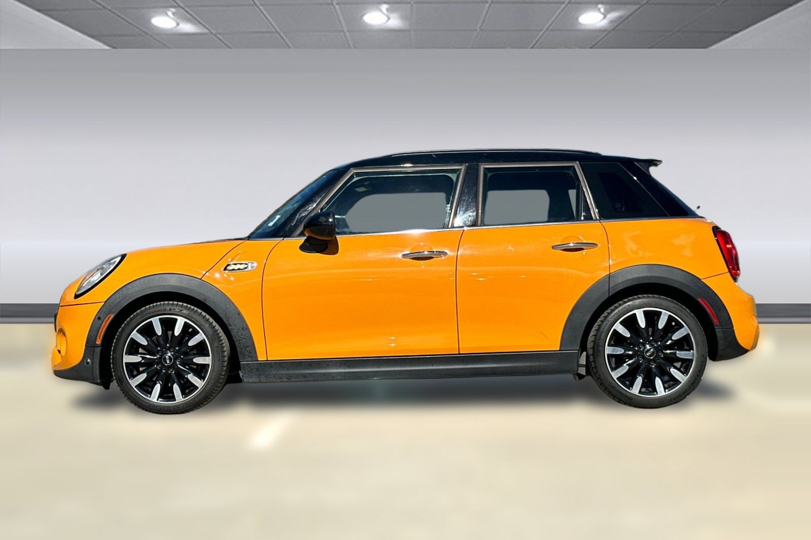 Used 2018 MINI Cooper S FWD image 2