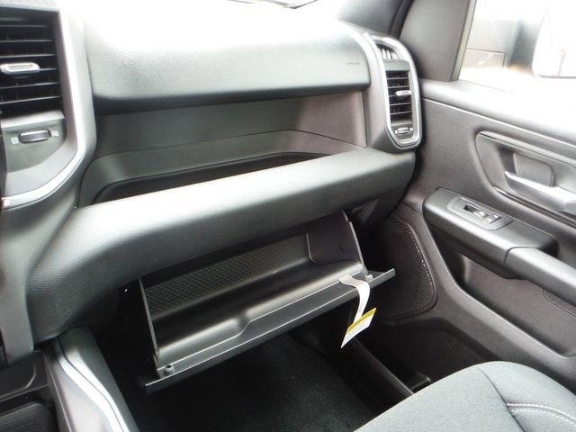 New 2026 RAM 1500 Express AWD/4WD image 32