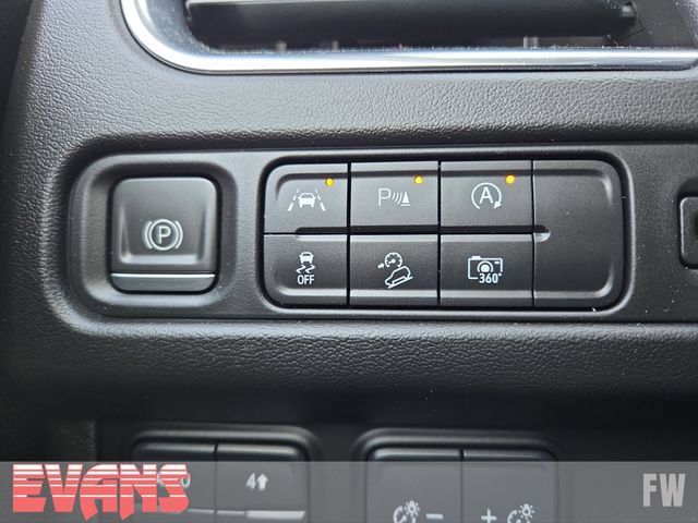 Used 2023 Chevrolet Tahoe Z71 w/ Luxury Package AWD/4WD image 17